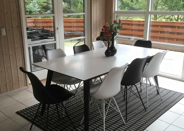 Дом отдыха Lovely Whirlpool House For 8 People